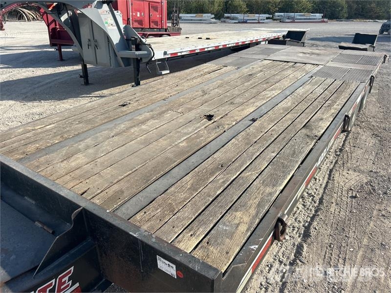 Interstate 40DLA 33 ft T/A Equipment Trailer مقطورات مركبات نقل