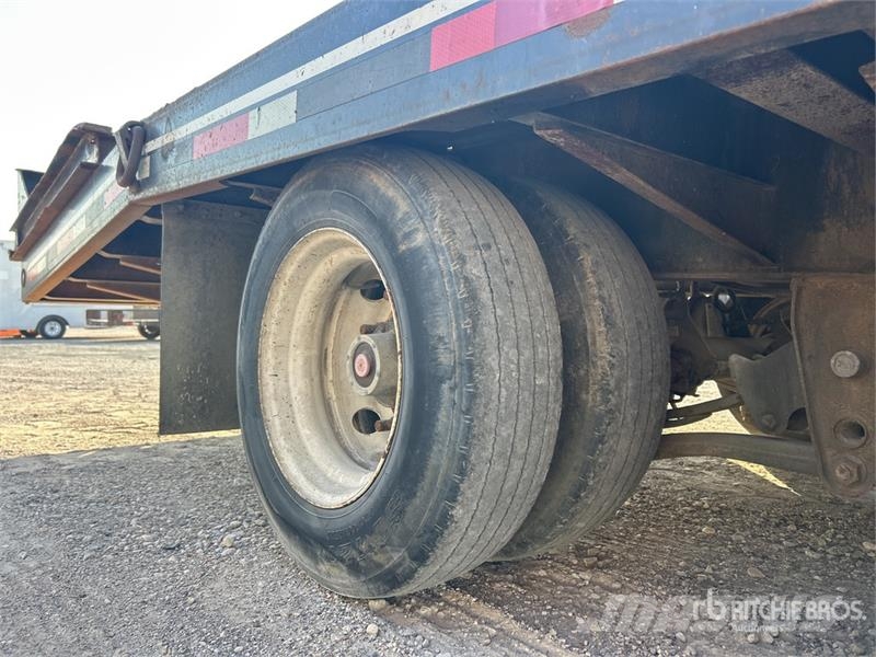 Interstate 40DLA 33 ft T/A Equipment Trailer مقطورات مركبات نقل