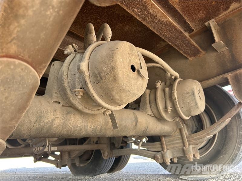 Interstate 40DLA 33 ft T/A Equipment Trailer مقطورات مركبات نقل