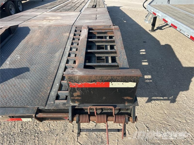 Interstate 40DLA 33 ft T/A Equipment Trailer مقطورات مركبات نقل