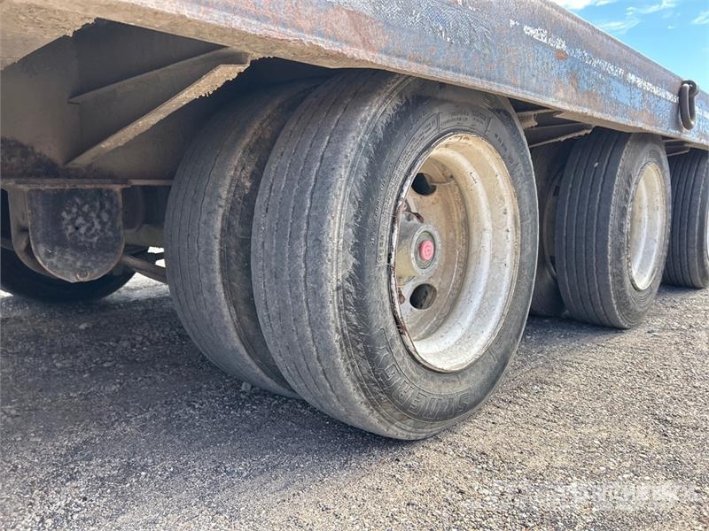 Interstate 50DLA 29 ft Tri/A Equipment Trailer Přívesy na přepravu automobilů