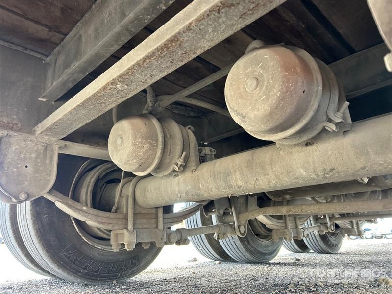 Interstate 50DLA 29 ft Tri/A Equipment Trailer Přívesy na přepravu automobilů