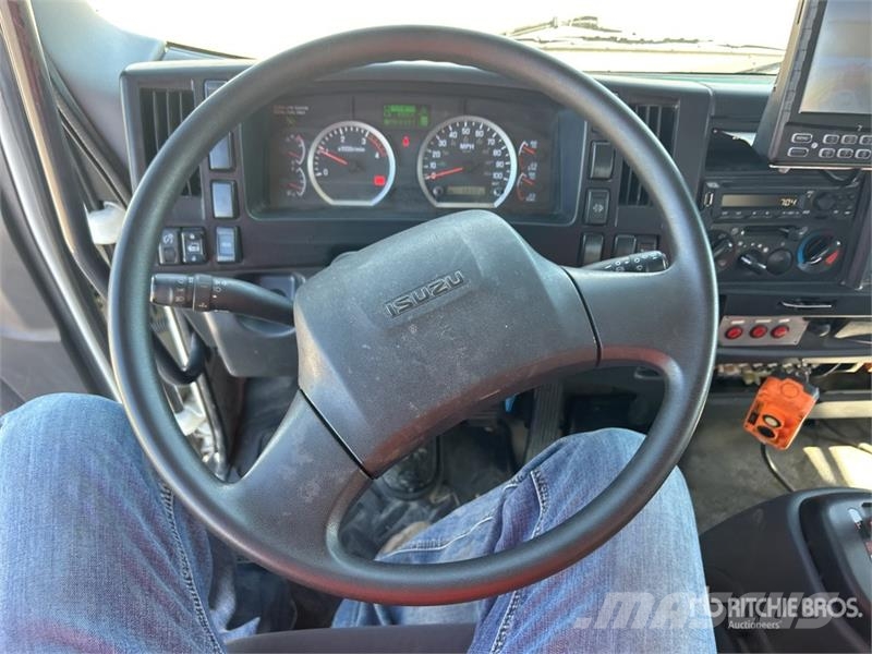 Isuzu FTR 4x2 Attenuator Truck مركبات الأغراض العامة