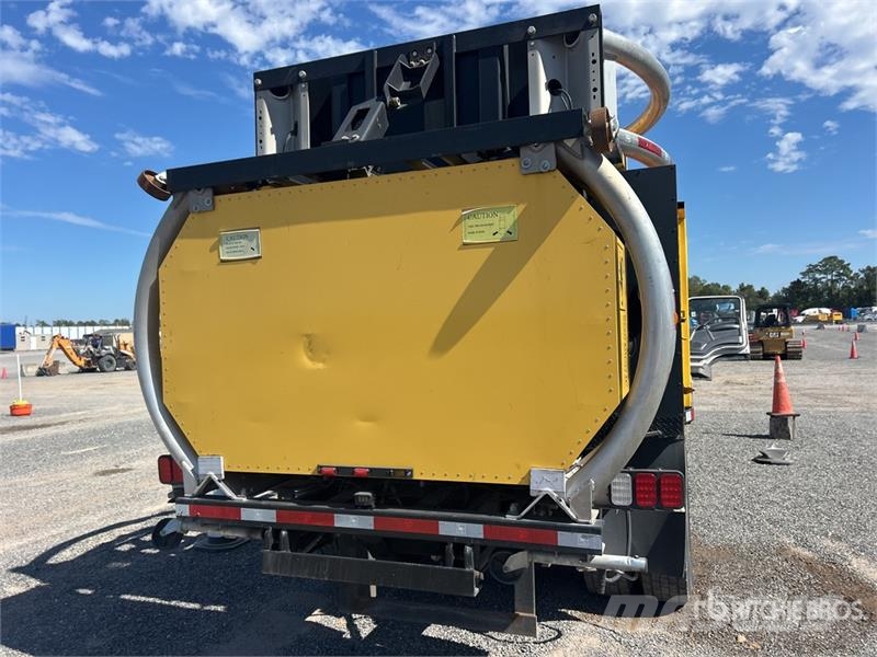 Isuzu FTR 4x2 Attenuator Truck مركبات الأغراض العامة