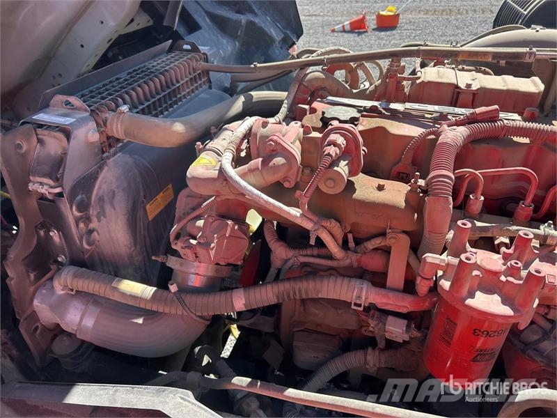Isuzu FTR 4x2 Attenuator Truck مركبات الأغراض العامة