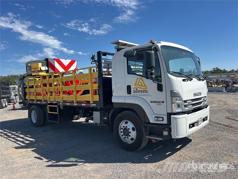 Isuzu FTR 4x2 Attenuator Truck مركبات الأغراض العامة