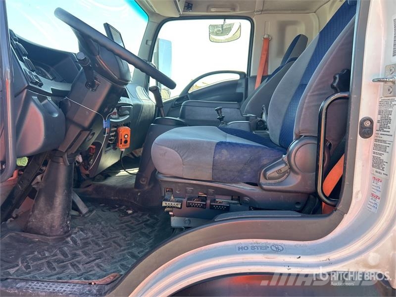 Isuzu FTR 4x2 Attenuator Truck مركبات الأغراض العامة