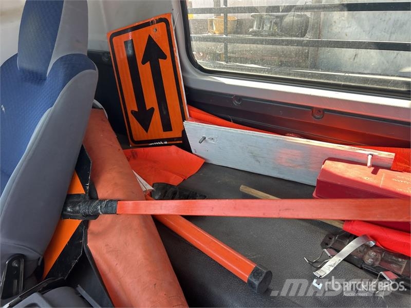 Isuzu FTR 4x2 Attenuator Truck مركبات الأغراض العامة