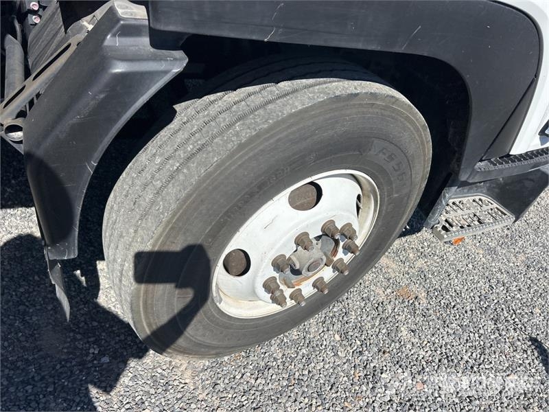 Isuzu FTR 4x2 Attenuator Truck مركبات الأغراض العامة