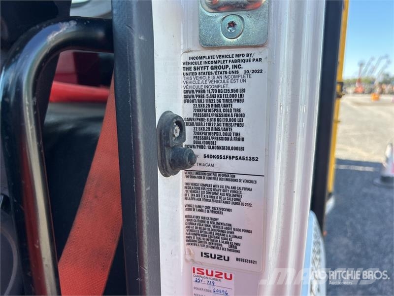 Isuzu FTR 4x2 Attenuator Truck مركبات الأغراض العامة