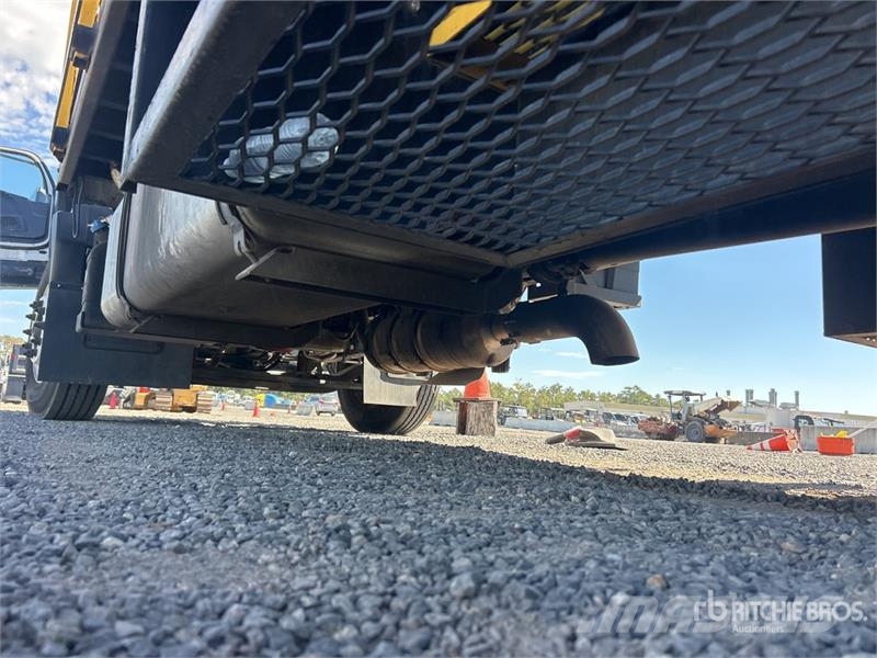 Isuzu FTR 4x2 Attenuator Truck مركبات الأغراض العامة