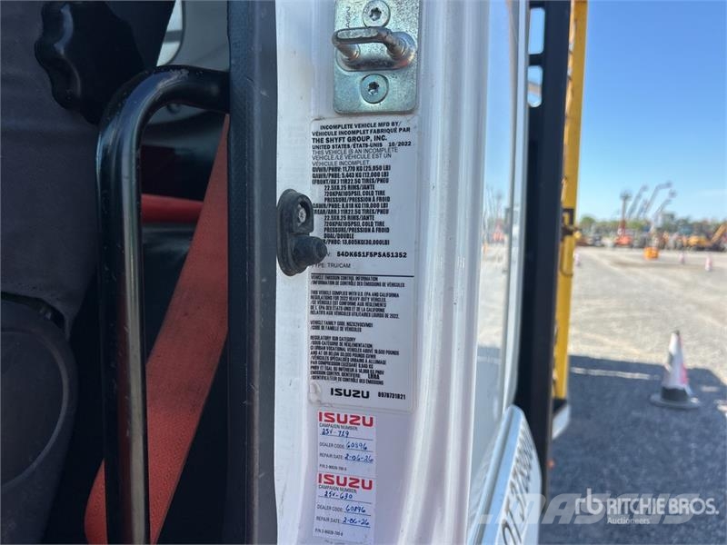 Isuzu FTR 4x2 Attenuator Truck مركبات الأغراض العامة
