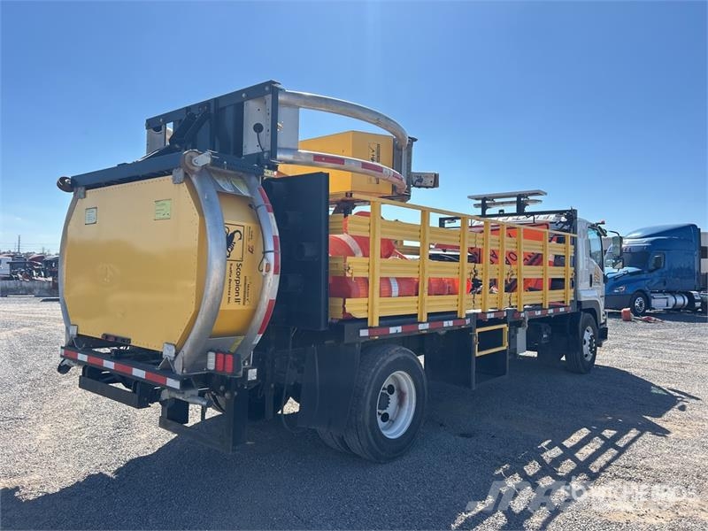 Isuzu FTR 4x2 Attenuator Truck مركبات الأغراض العامة