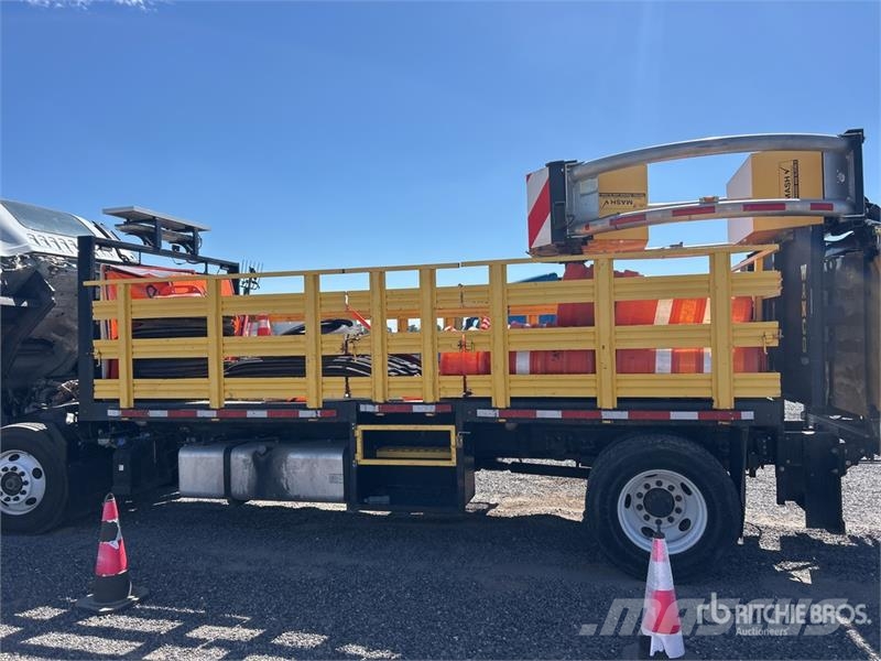 Isuzu FTR 4x2 Attenuator Truck مركبات الأغراض العامة