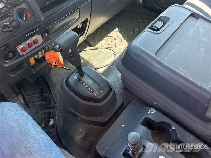 Isuzu FTR 4x2 Attenuator Truck مركبات الأغراض العامة