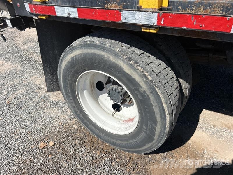Isuzu FTR 4x2 Attenuator Truck مركبات الأغراض العامة