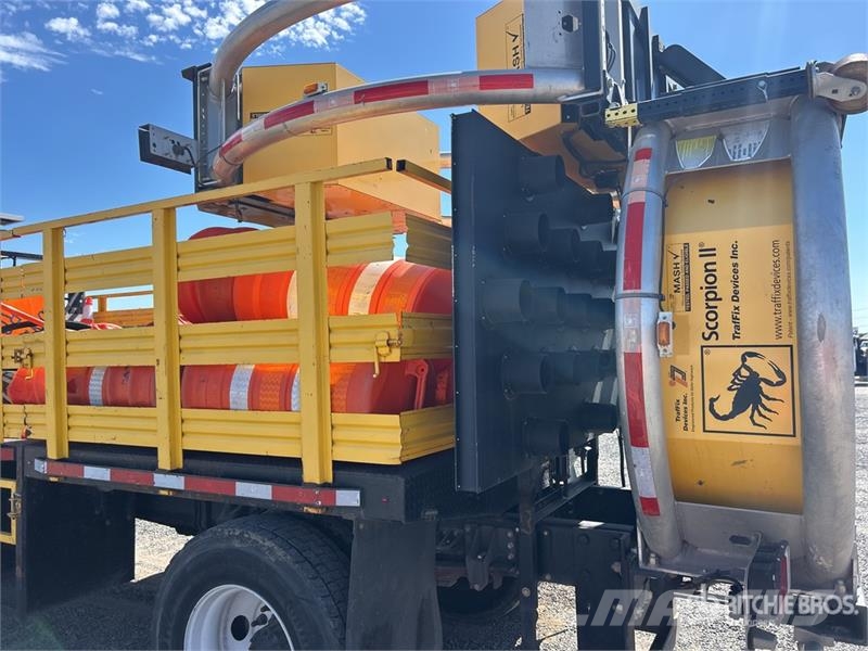 Isuzu FTR 4x2 Attenuator Truck مركبات الأغراض العامة