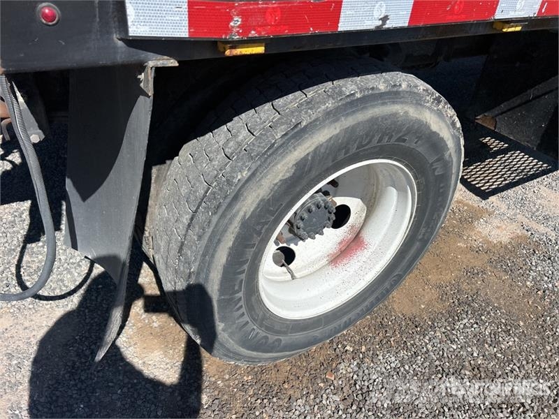 Isuzu FTR 4x2 Attenuator Truck مركبات الأغراض العامة