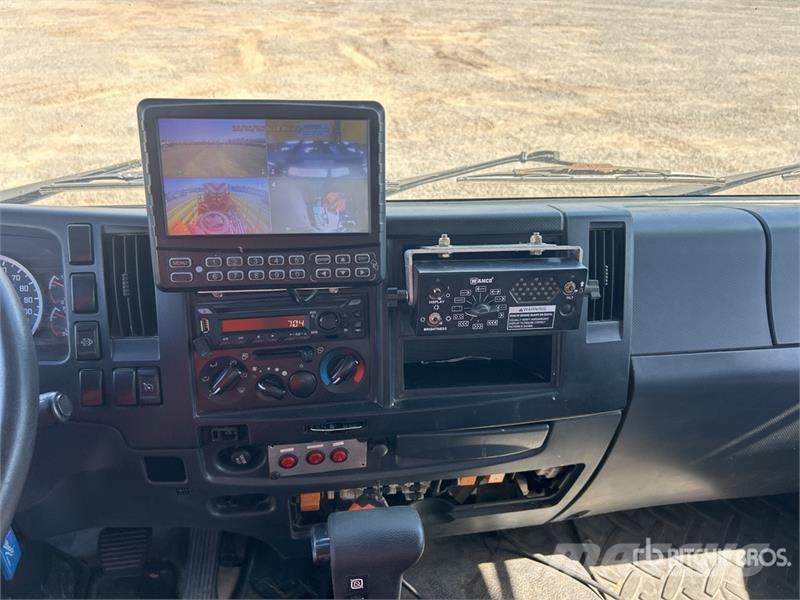 Isuzu FTR 4x2 Attenuator Truck مركبات الأغراض العامة