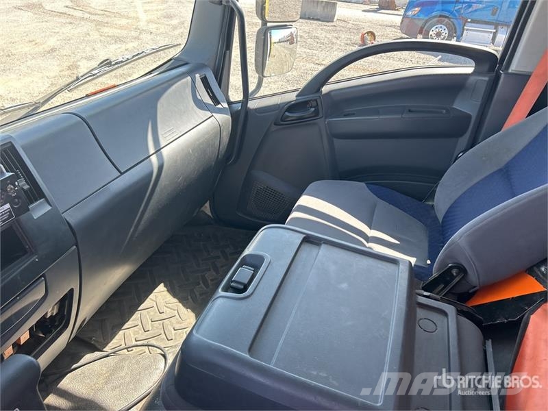 Isuzu FTR 4x2 Attenuator Truck مركبات الأغراض العامة