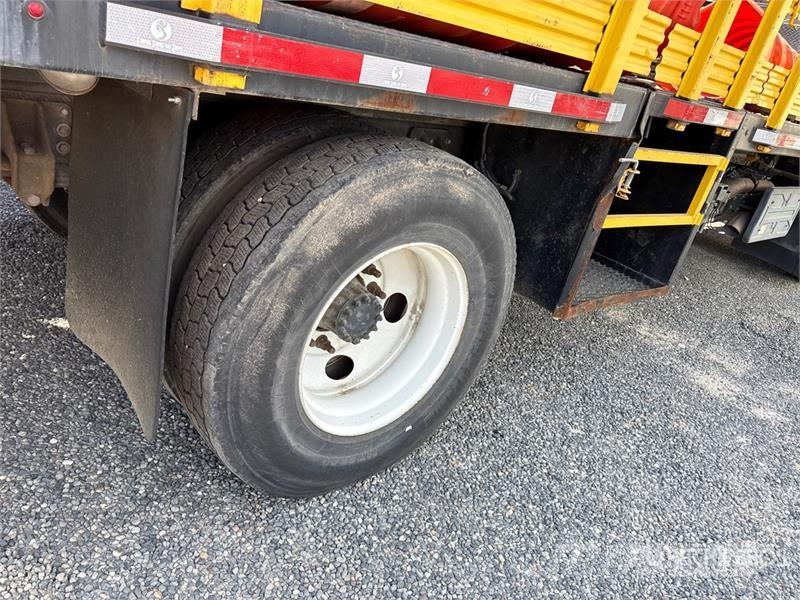 Isuzu FTR 4x2 Extended Cab Attenuator Truck مركبات الأغراض العامة
