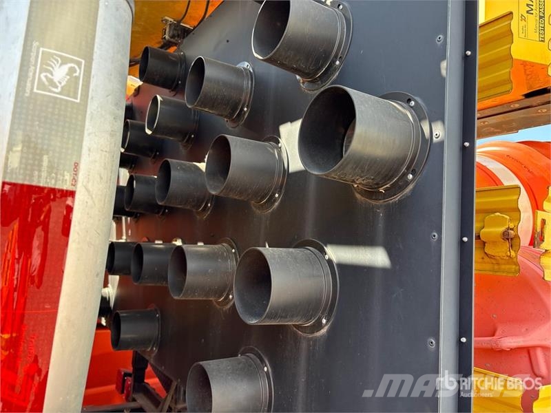 Isuzu FTR 4x2 Extended Cab Attenuator Truck مركبات الأغراض العامة