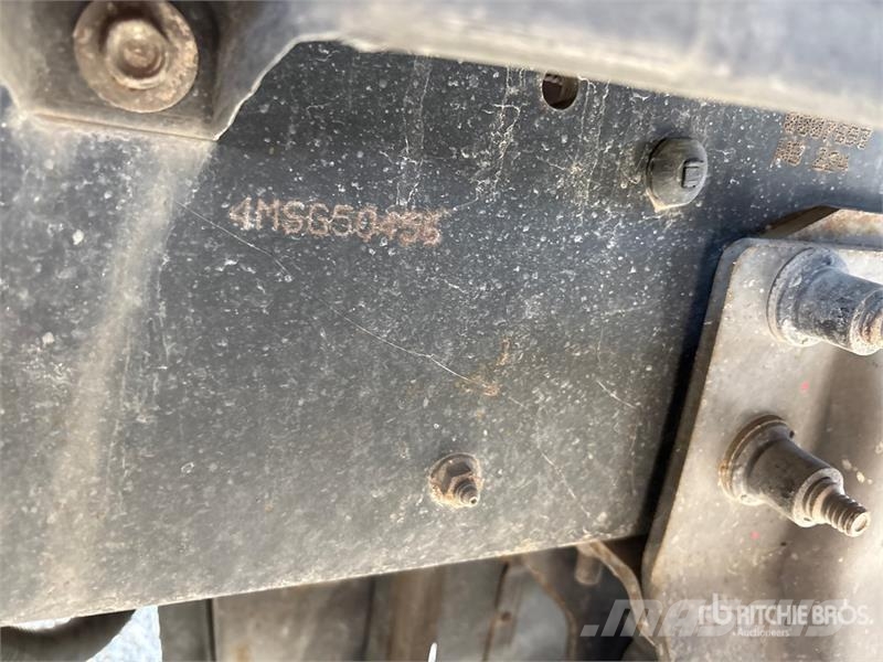 Isuzu FTR 4x2 Extended Cab Attenuator Truck مركبات الأغراض العامة