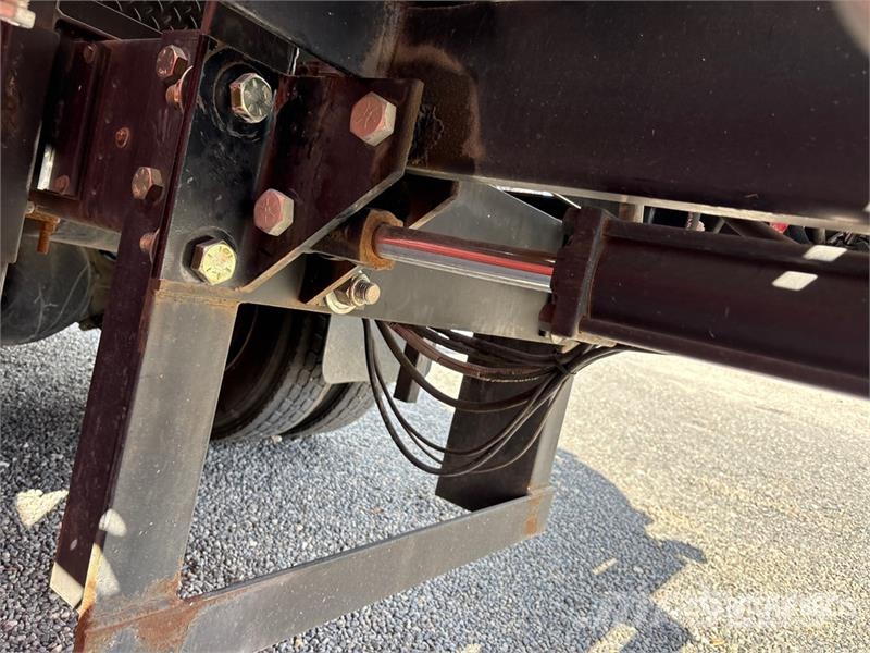 Isuzu FTR 4x2 Extended Cab Attenuator Truck مركبات الأغراض العامة