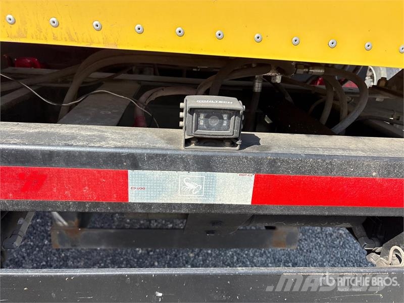Isuzu FTR 4x2 Extended Cab Attenuator Truck مركبات الأغراض العامة