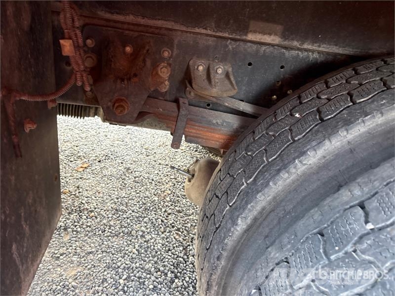 Isuzu FTR 4x2 Extended Cab Attenuator Truck مركبات الأغراض العامة