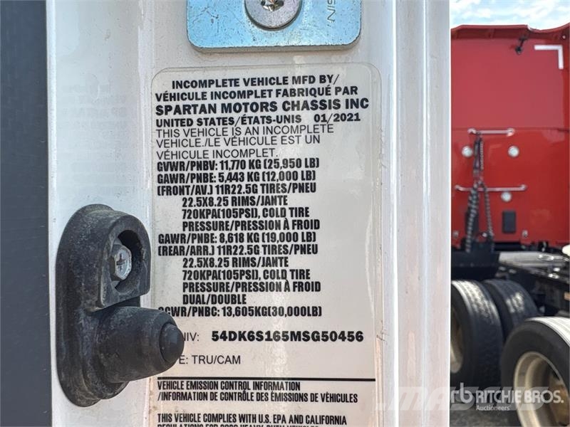 Isuzu FTR 4x2 Extended Cab Attenuator Truck مركبات الأغراض العامة