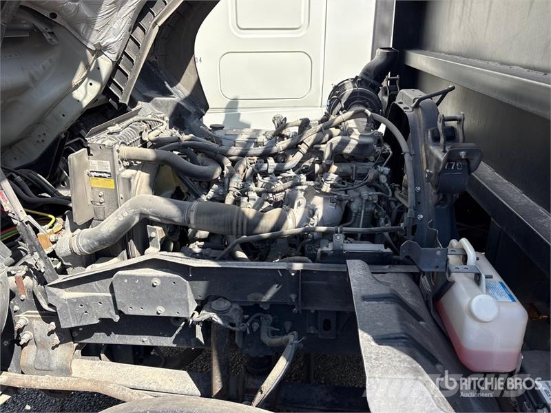 Isuzu FTR 4x2 Extended Cab Attenuator Truck مركبات الأغراض العامة