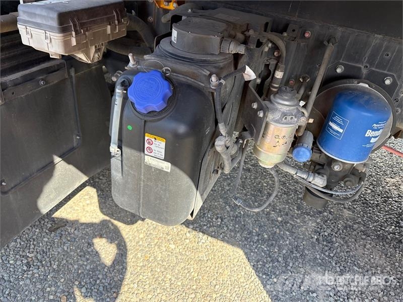 Isuzu FTR 4x2 Extended Cab Attenuator Truck مركبات الأغراض العامة