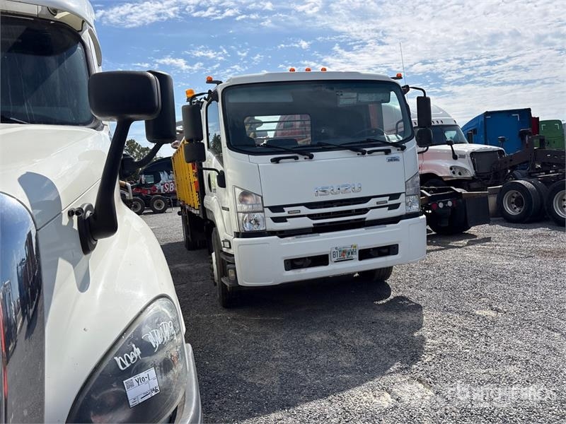 Isuzu FTR 4x2 Extended Cab Attenuator Truck مركبات الأغراض العامة