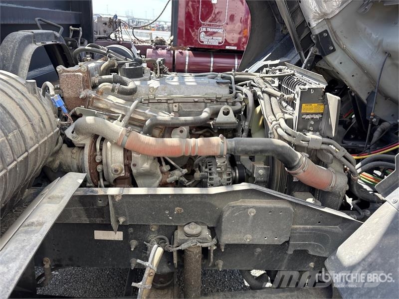 Isuzu FTR 4x2 Extended Cab Attenuator Truck مركبات الأغراض العامة