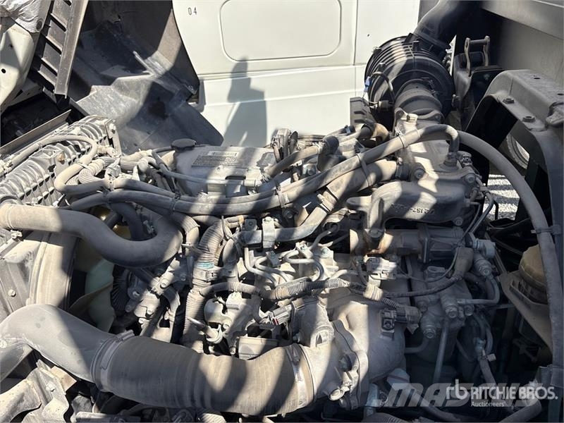 Isuzu FTR 4x2 Extended Cab Attenuator Truck مركبات الأغراض العامة