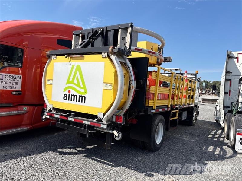 Isuzu FTR 4x2 Extended Cab Attenuator Truck مركبات الأغراض العامة