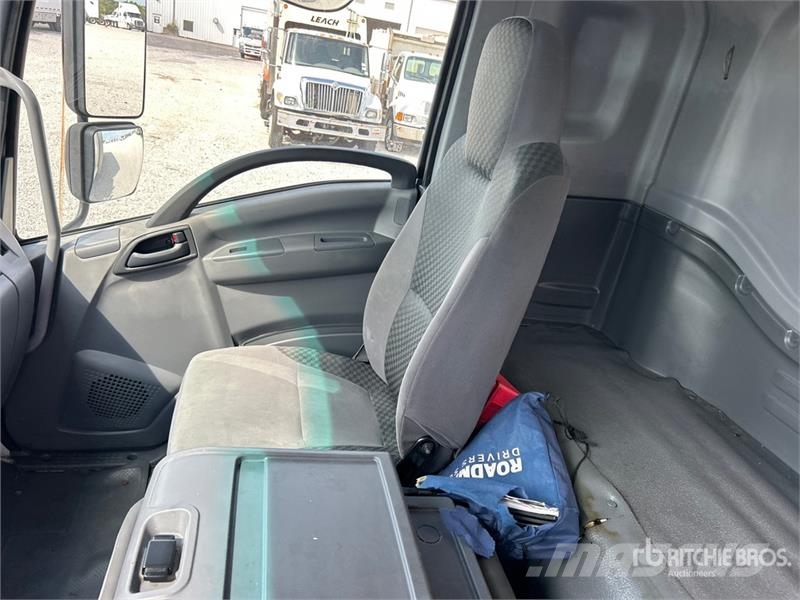 Isuzu FTR 4x2 Van Truck Furgons