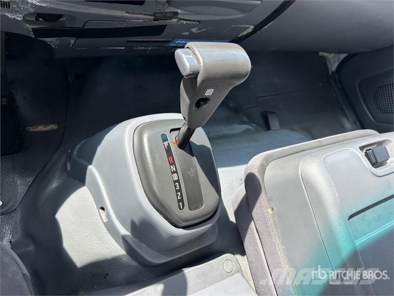 Isuzu FTR 4x2 Van Truck Furgons