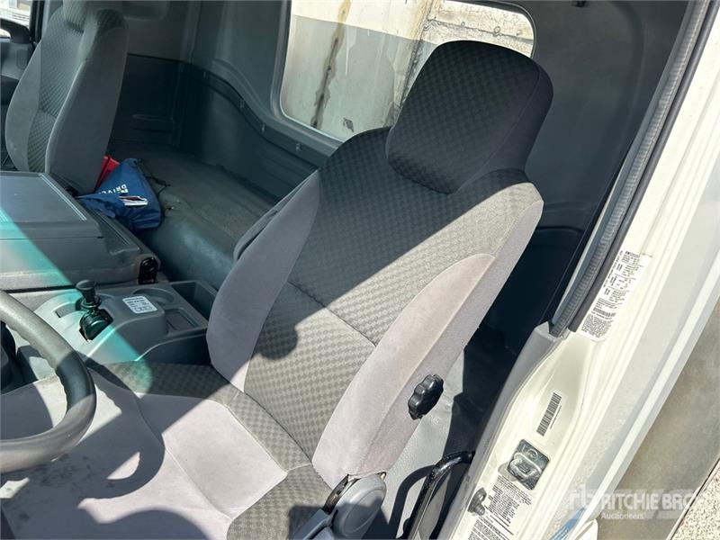 Isuzu FTR 4x2 Van Truck Furgons