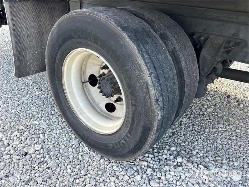 Isuzu FTR 4x2 Van Truck Furgons