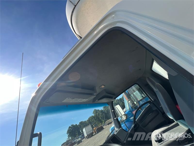 Isuzu NPR Camiones con temperatura controlada