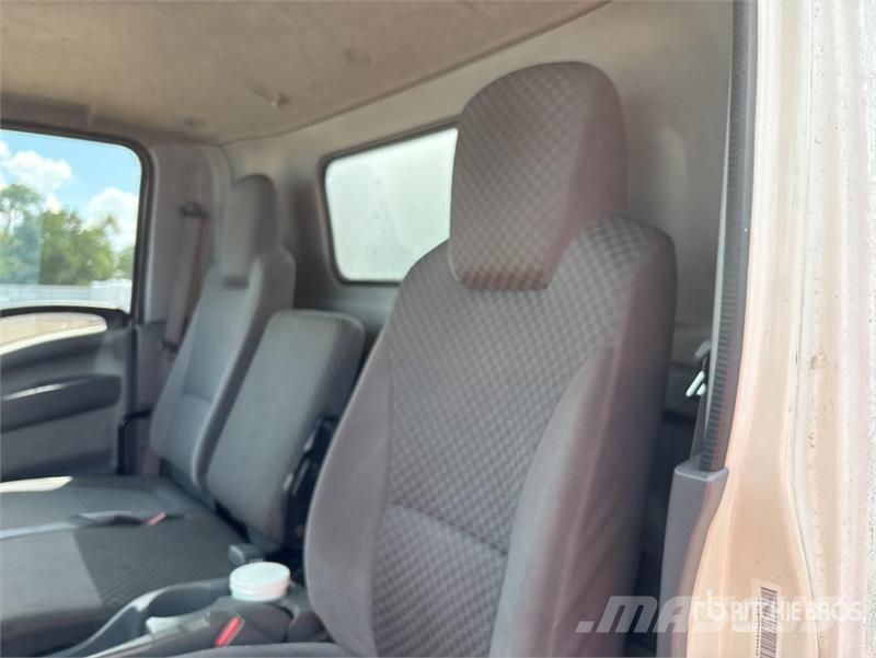 Isuzu NPR 탑차 트럭
