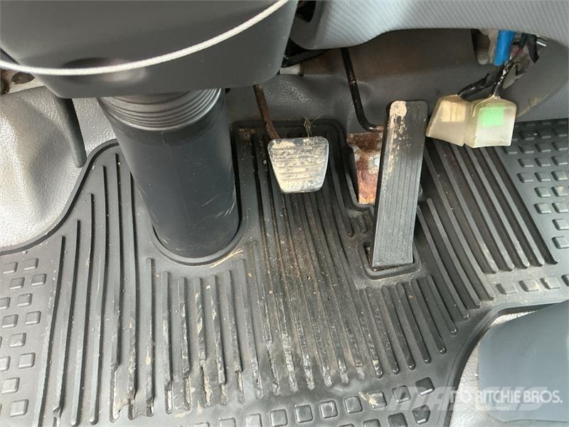 Isuzu NPR 厢式货车