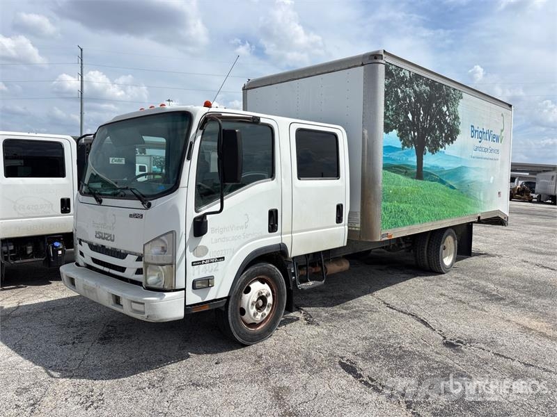 Isuzu NPR شاحنات مسطحة/مفصلية الجوانب