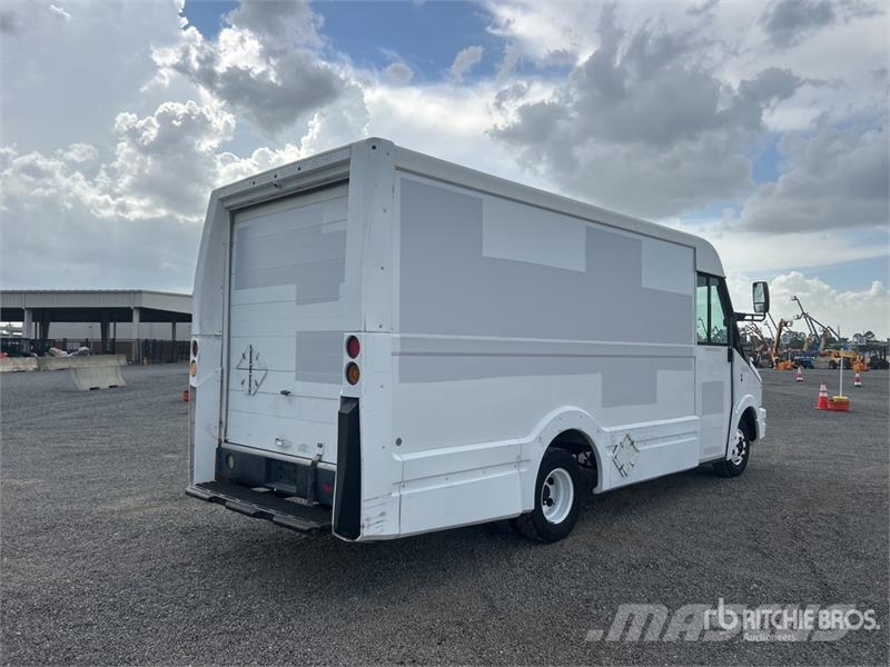 Isuzu NPR Lette lastebiler