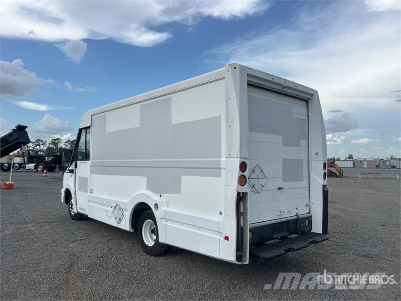 Isuzu NPR Lette lastebiler
