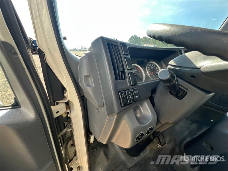 Isuzu NPR Camiones con temperatura controlada