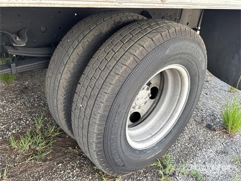 Isuzu NPR Skriňová nadstavba
