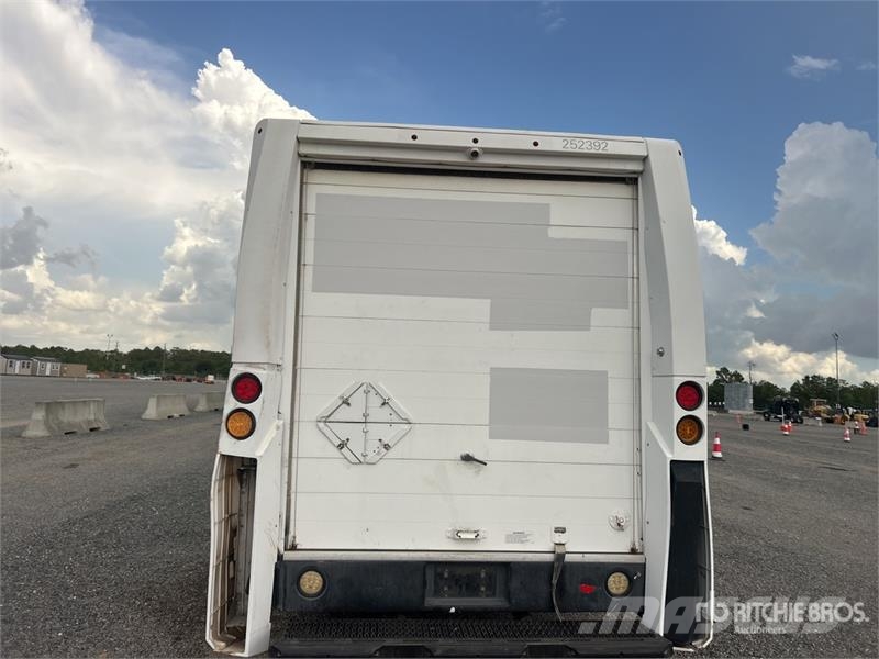 Isuzu NPR Lette lastebiler